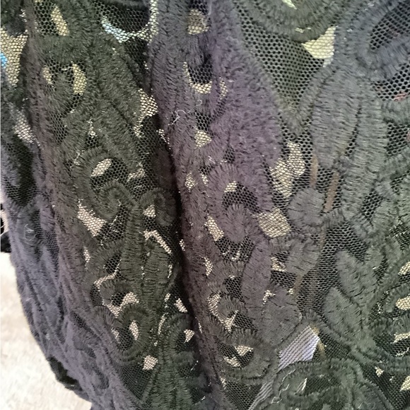 Capri Lace top see threw with embroidery. Pretty-split in back. Med NWT formal - Picture 6 of 16